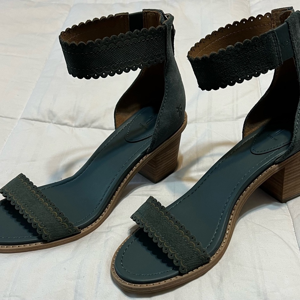 Frye Block Heel Shoe. Size 8.5.  Never worn.